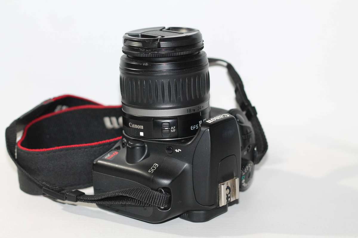 Canon EOS Rebel XS (1000D) SLR Digital Camera (Black) with 18-55mm IS Lens Kit