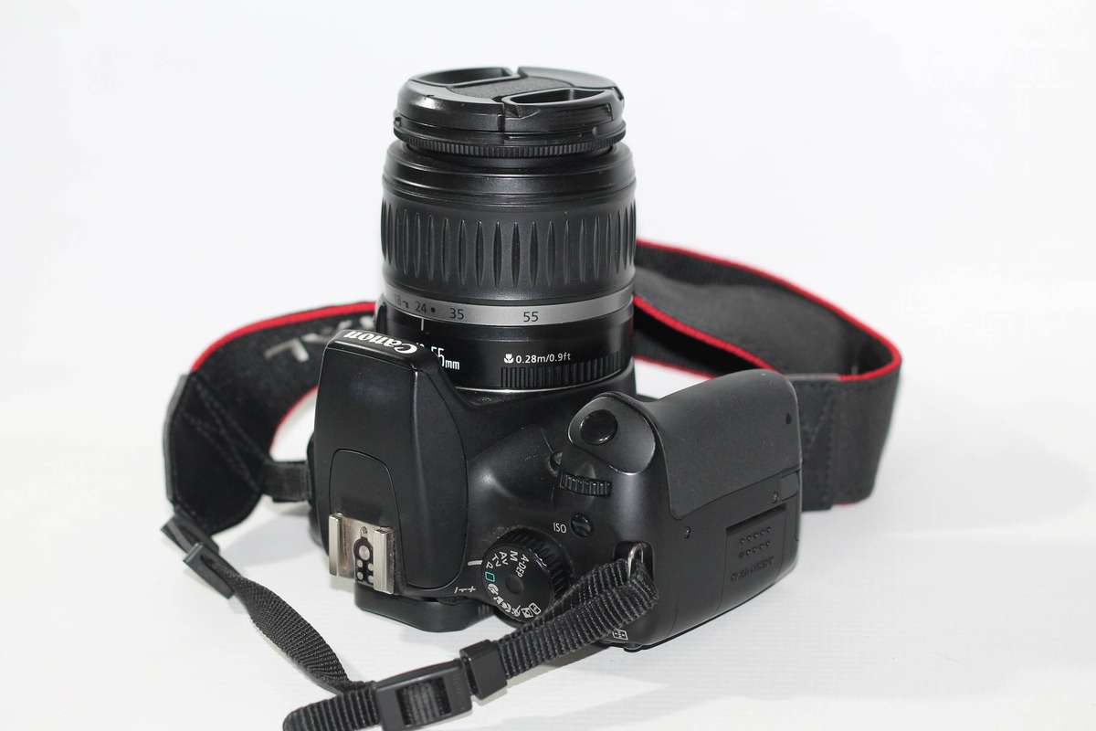 Canon EOS Rebel XS (1000D) SLR Digital Camera (Black) with 18-55mm IS Lens Kit