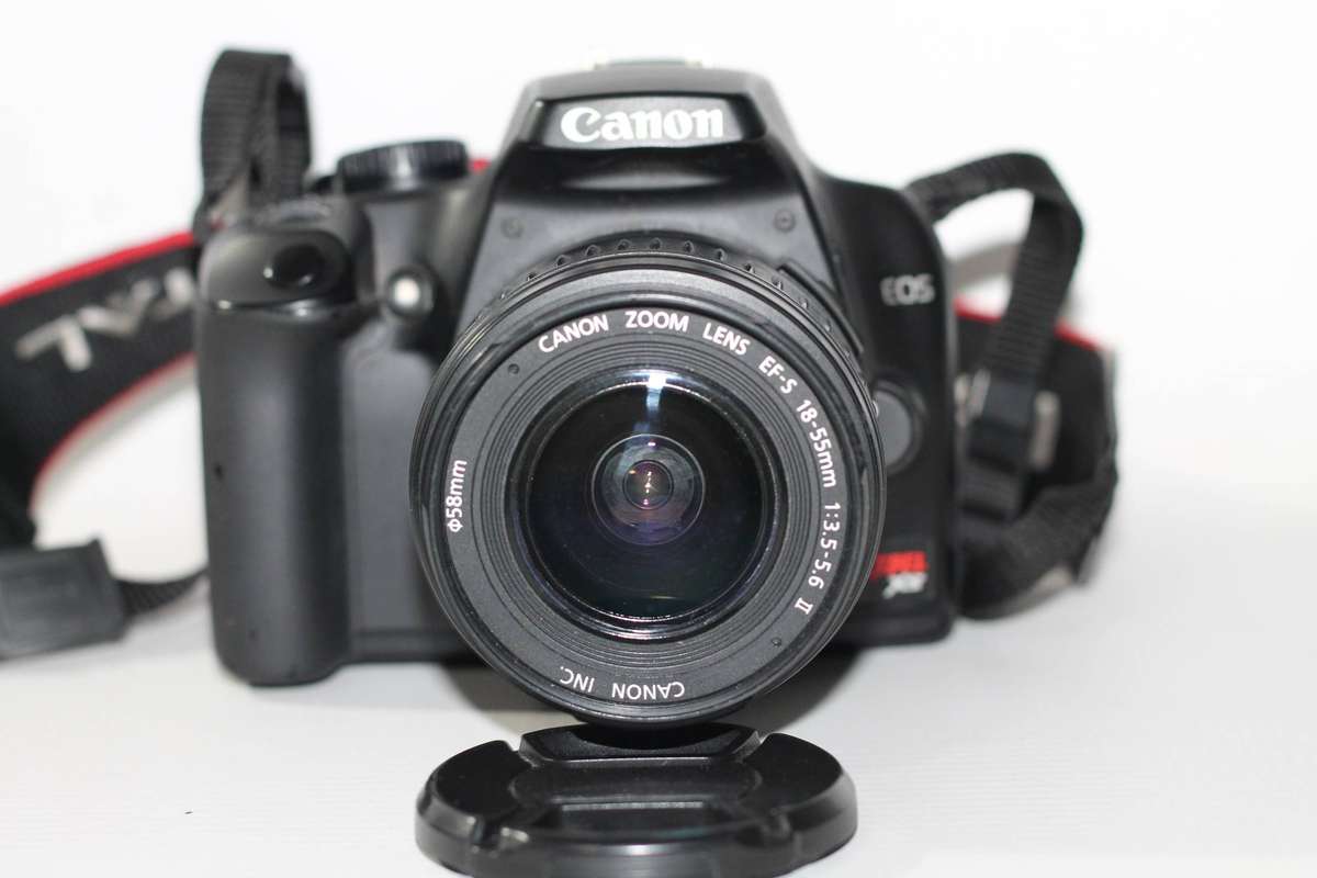 Canon EOS Rebel XS (1000D) SLR Digital Camera (Black) with 18-55mm IS Lens Kit