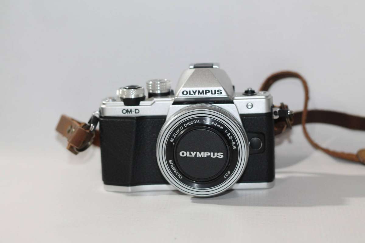 OLYMPUS OM-D E-M10 Mark II Mirrorless Camera WITH 14-42mm EZ Lens