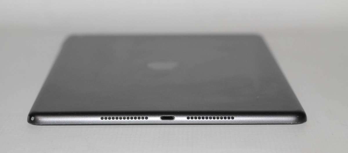 Apple iPad (9th Gen) ,  256GB ,  10.2 Retina ,  A13 Chip  ,  Wi-Fi ,  12MP Cam