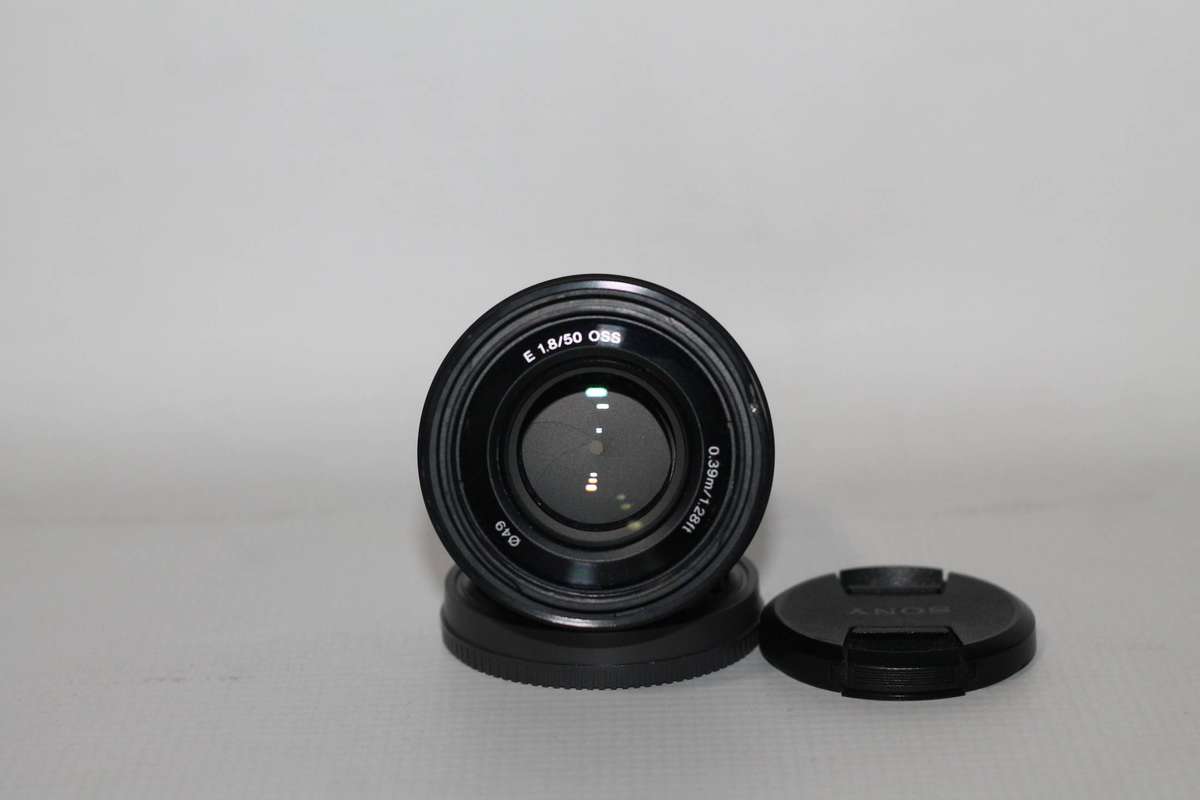 Sony E 50mm f/1.8 OSS Lens (Black)