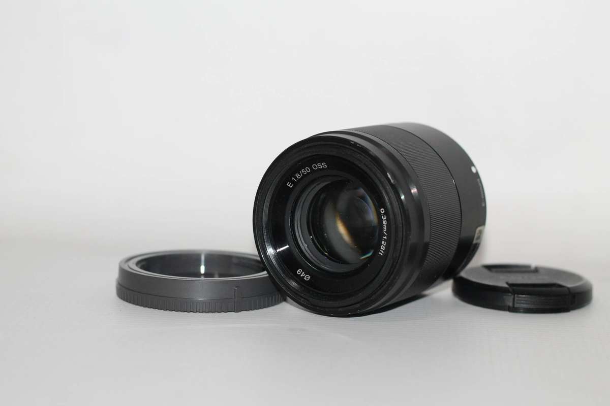 Sony E 50mm f/1.8 OSS Lens (Black)
