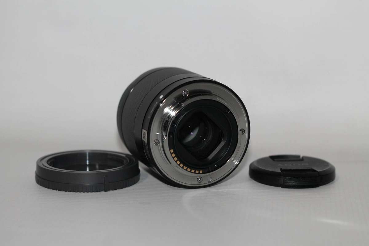 Sony E 50mm f/1.8 OSS Lens (Black)