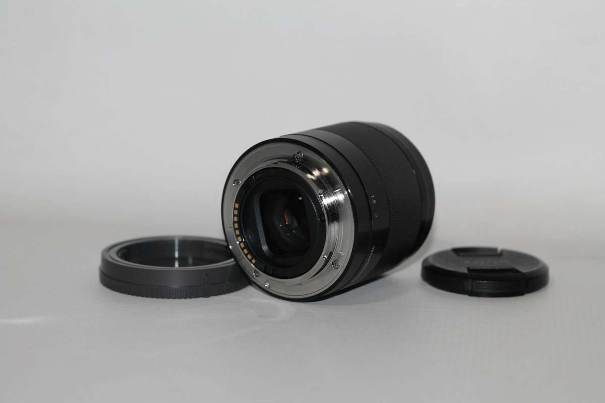 Sony E 50mm f/1.8 OSS Lens (Black)