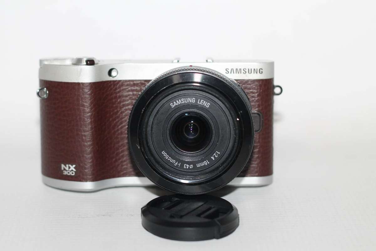 Samsung NX300 20.3MP CMOS Smart | WiFi | FULL HD | 3.31