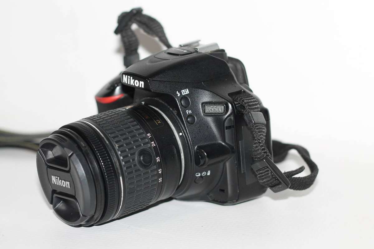 Nikon D5500 DX-format24PM  Digital SLR w/ 18-55mm VR Kit (Black)