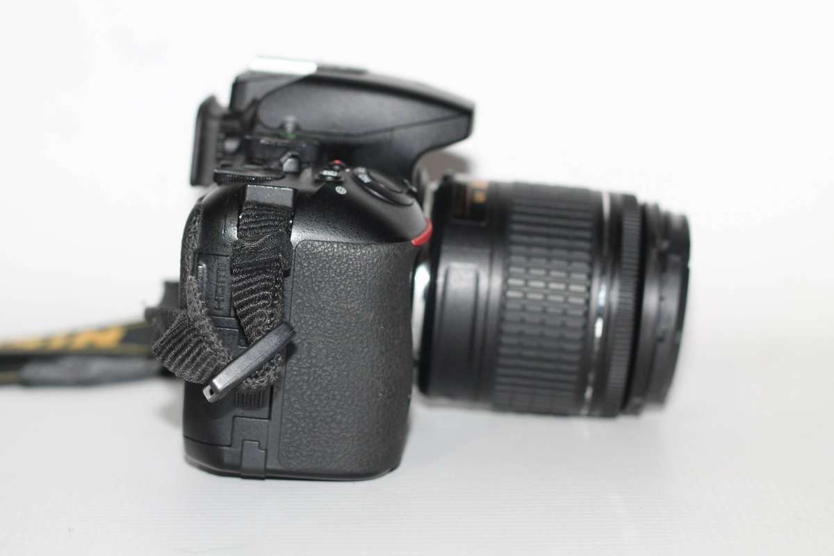 Nikon D5500 DX-format24PM  Digital SLR w/ 18-55mm VR Kit (Black)