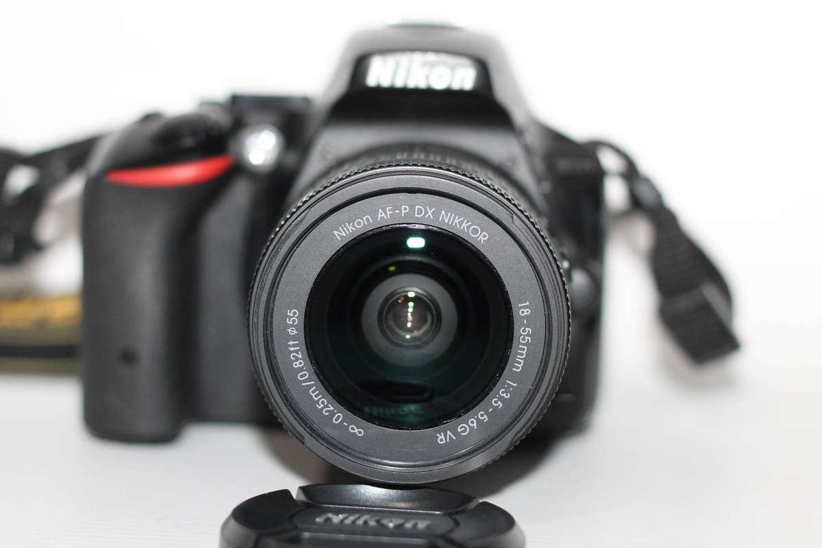 Nikon D5500 DX-format24PM  Digital SLR w/ 18-55mm VR Kit (Black)