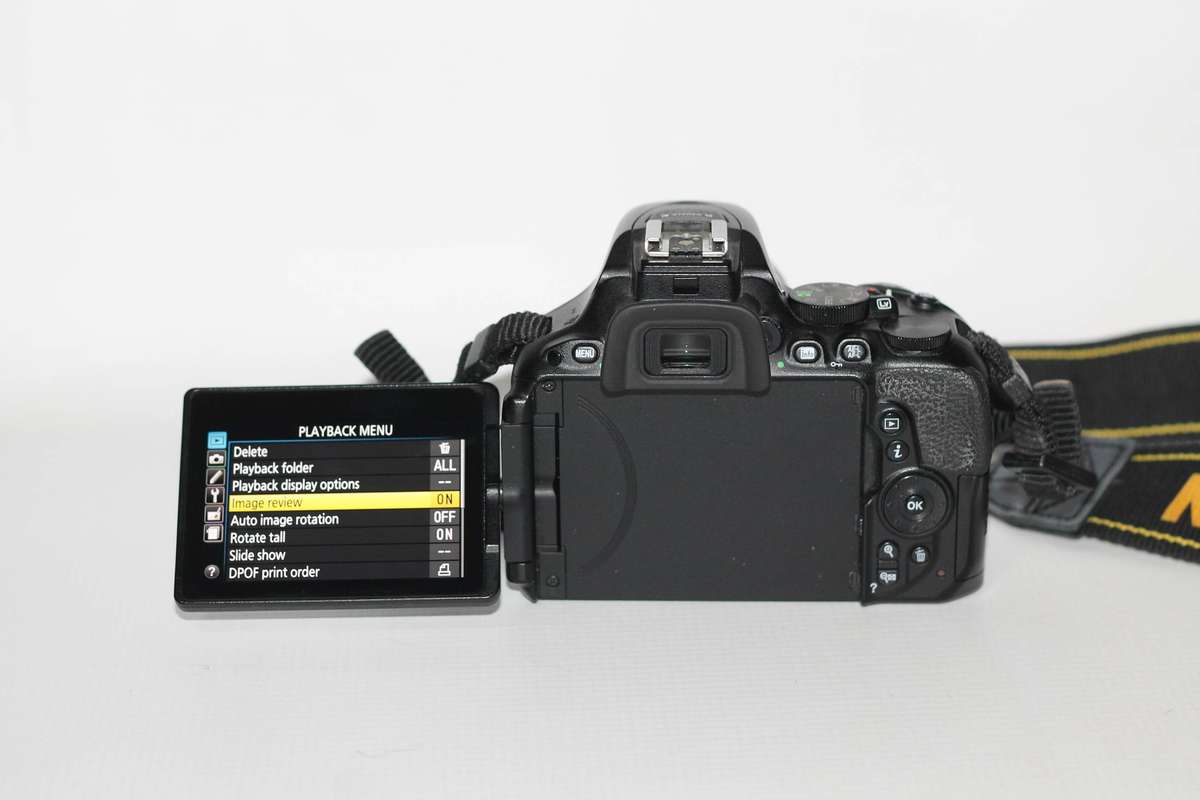Nikon D5500 DX-format24PM  Digital SLR w/ 18-55mm VR Kit (Black)