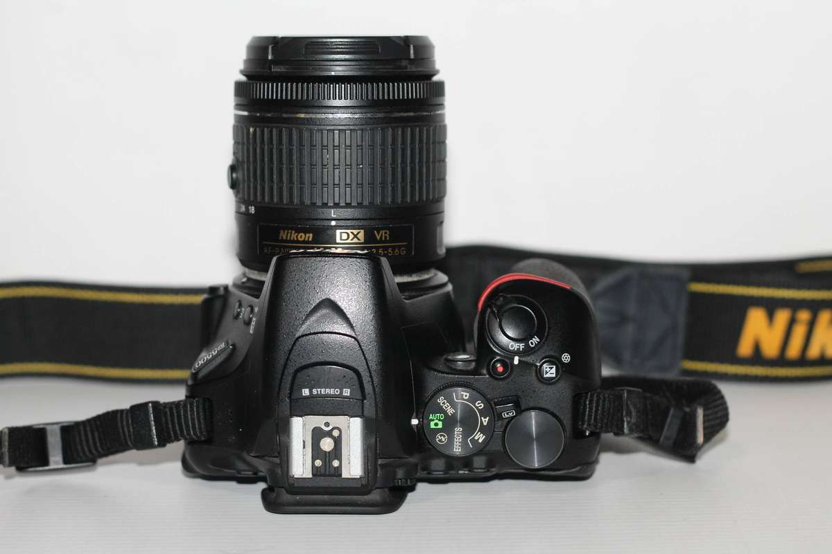 Nikon D5500 DX-format24PM  Digital SLR w/ 18-55mm VR Kit (Black)