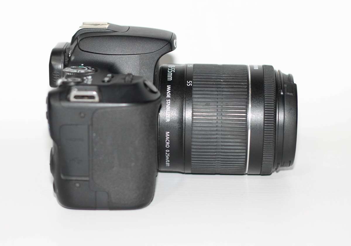 Canon EOS 200D DSLR with 18-55mm f/1.4-5.6 IS STM Lens ,VERY GOOD CONDITION