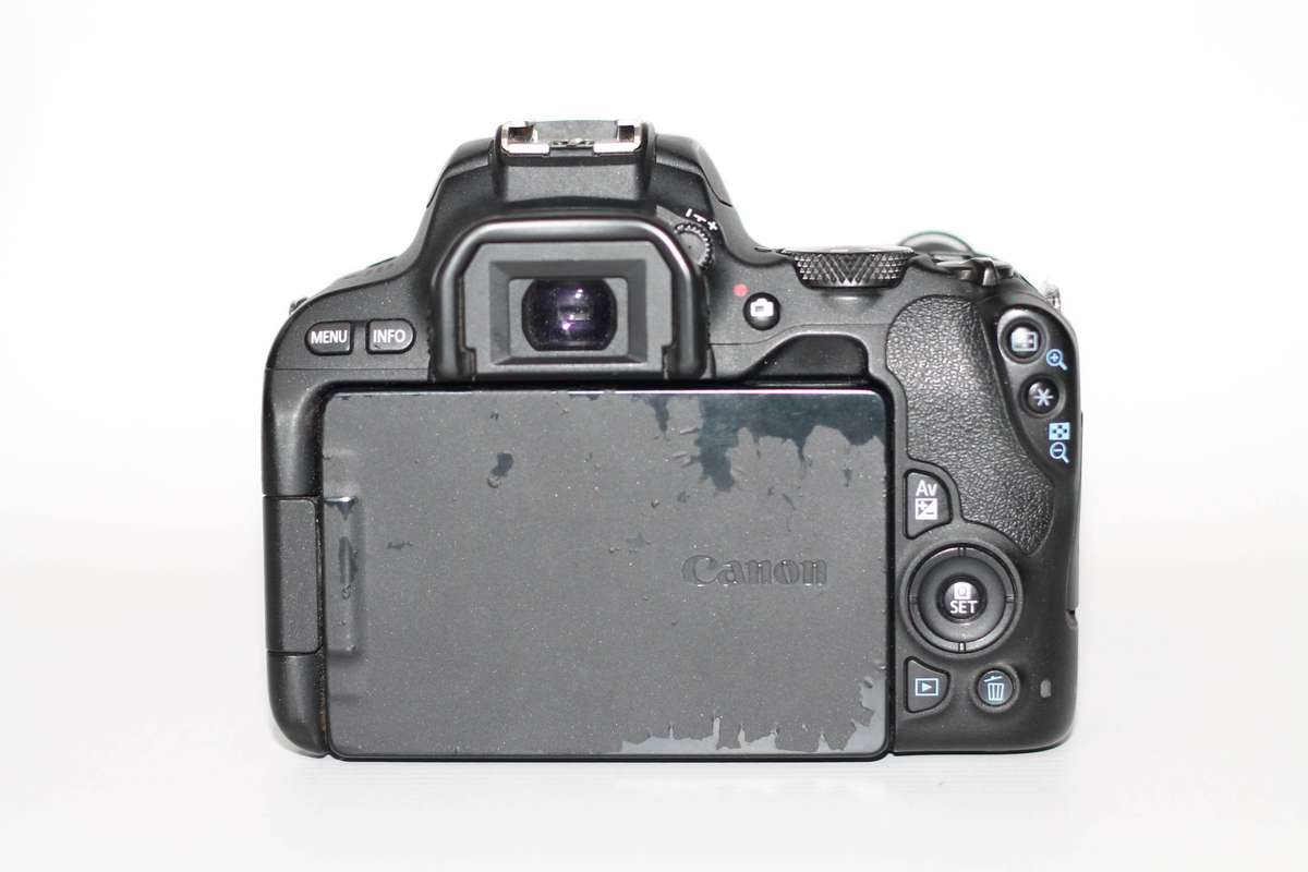Canon EOS 200D DSLR with 18-55mm f/1.4-5.6 IS STM Lens ,VERY GOOD CONDITION