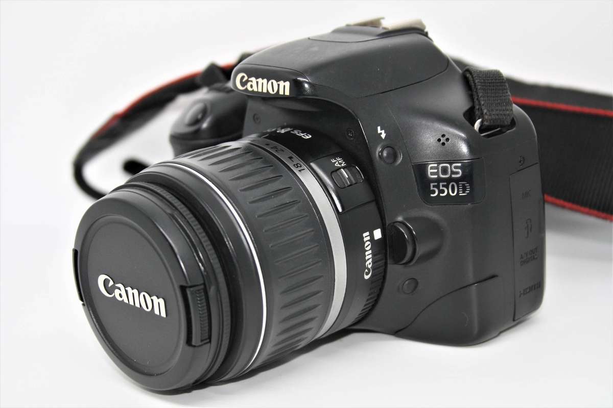 Canon EOS 550D  18 MP CMOS APS-C Digital SLR Camera with 3.0-Inch LCD and EF-S 18-55mm f/3.5-5.6 III