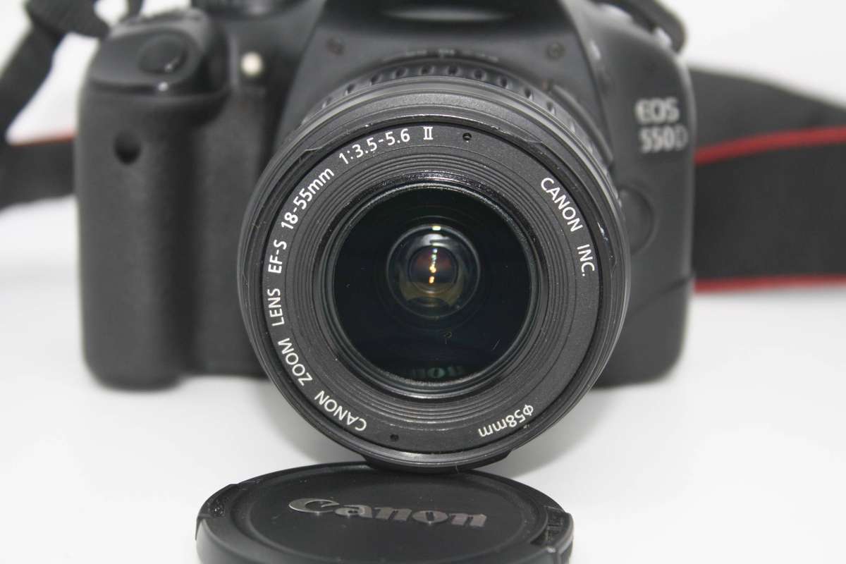 Canon EOS 550D  18 MP CMOS APS-C Digital SLR Camera with 3.0-Inch LCD and EF-S 18-55mm f/3.5-5.6 III
