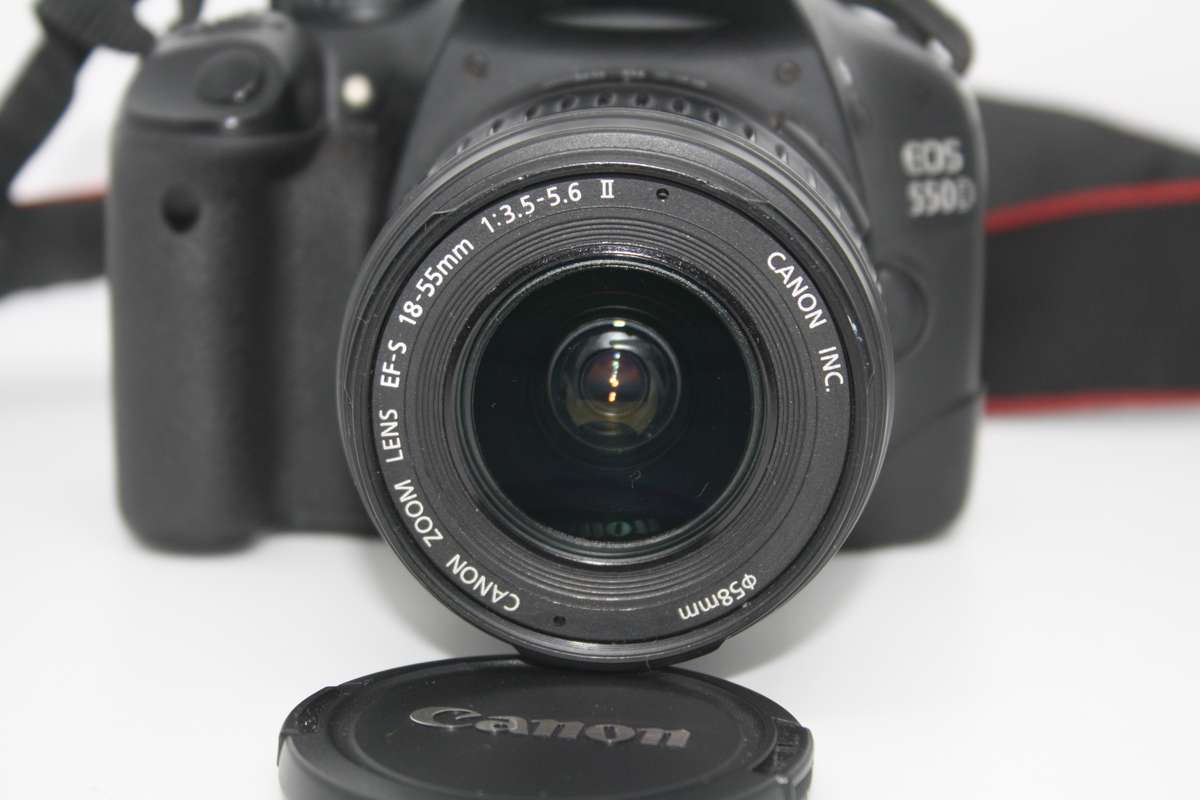 Canon EOS 550D  18 MP CMOS APS-C Digital SLR Camera with 3.0-Inch LCD and EF-S 18-55mm f/3.5-5.6 III