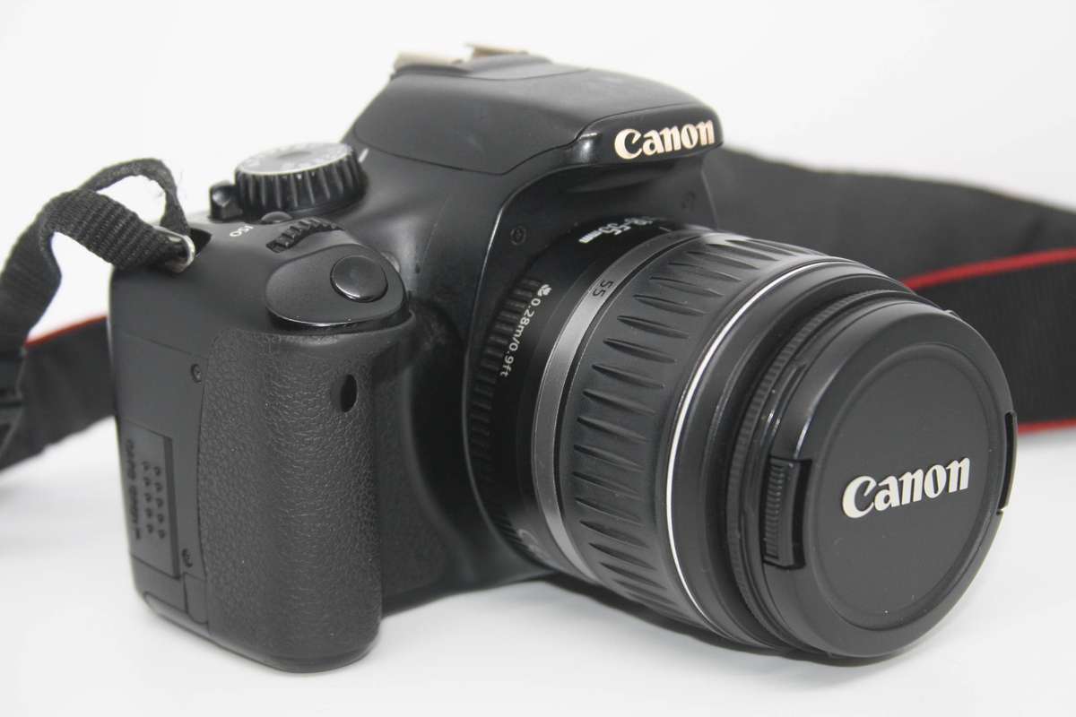 Canon EOS 550D  18 MP CMOS APS-C Digital SLR Camera with 3.0-Inch LCD and EF-S 18-55mm f/3.5-5.6 III
