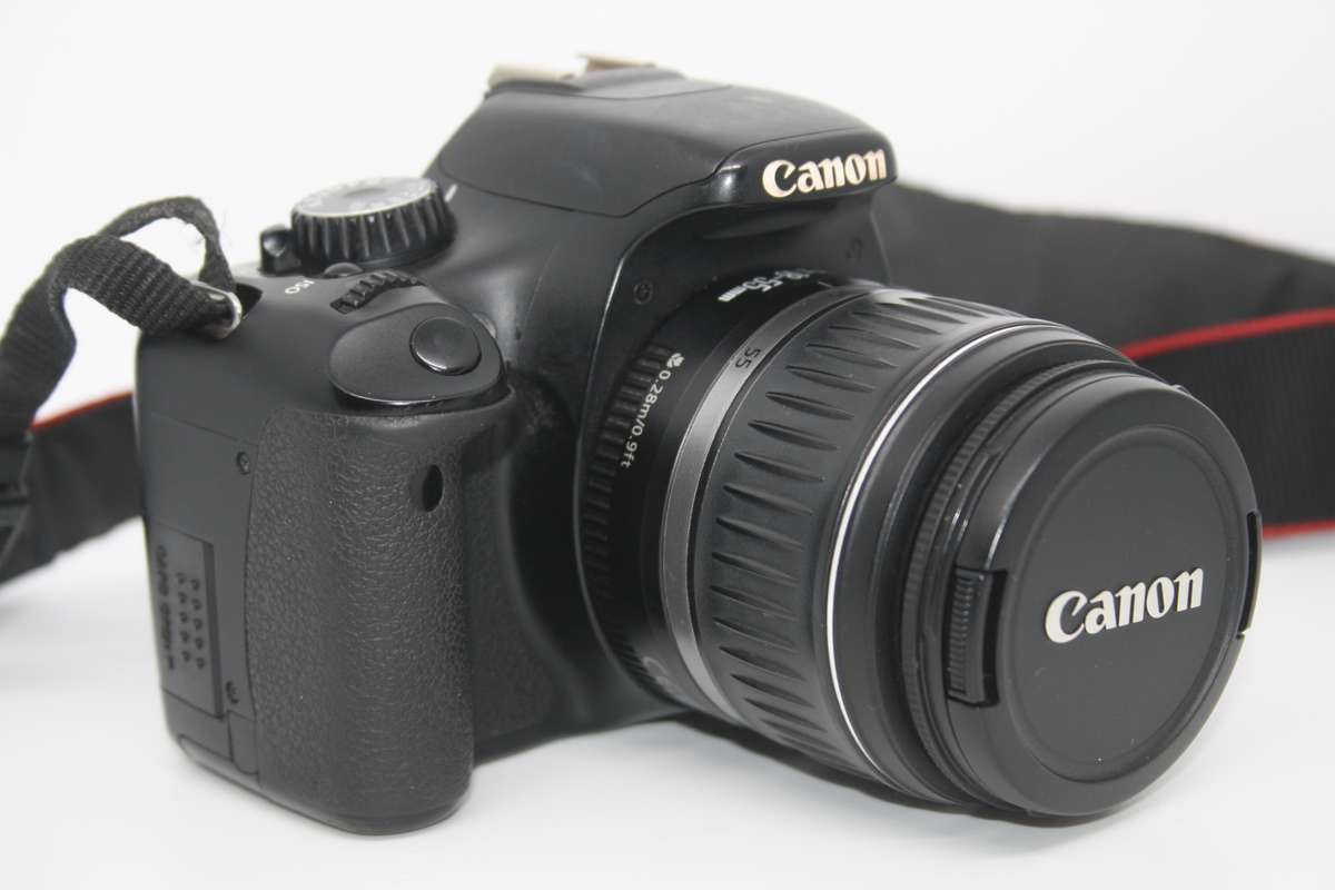 Canon EOS 550D  18 MP CMOS APS-C Digital SLR Camera with 3.0-Inch LCD and EF-S 18-55mm f/3.5-5.6 III