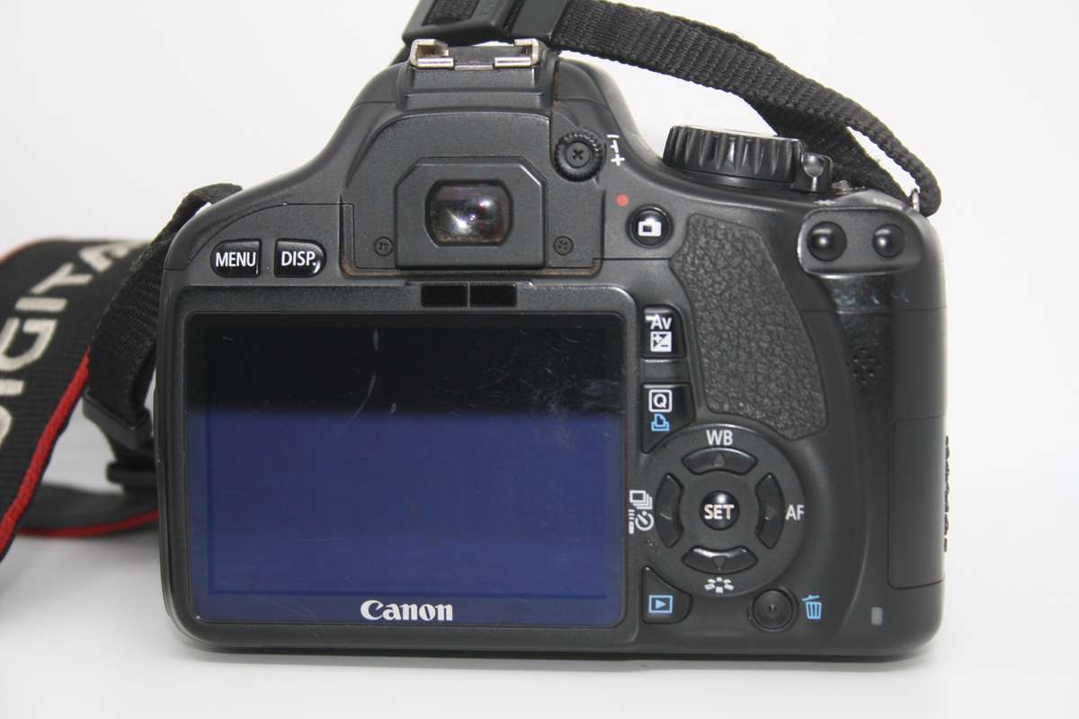 Canon EOS 550D  18 MP CMOS APS-C Digital SLR Camera with 3.0-Inch LCD and EF-S 18-55mm f/3.5-5.6 III