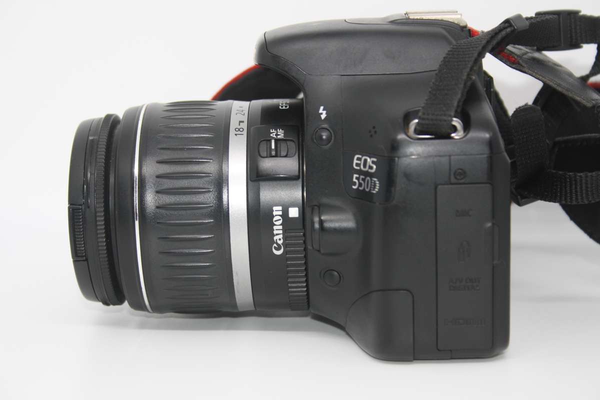 Canon EOS 550D  18 MP CMOS APS-C Digital SLR Camera with 3.0-Inch LCD and EF-S 18-55mm f/3.5-5.6 III