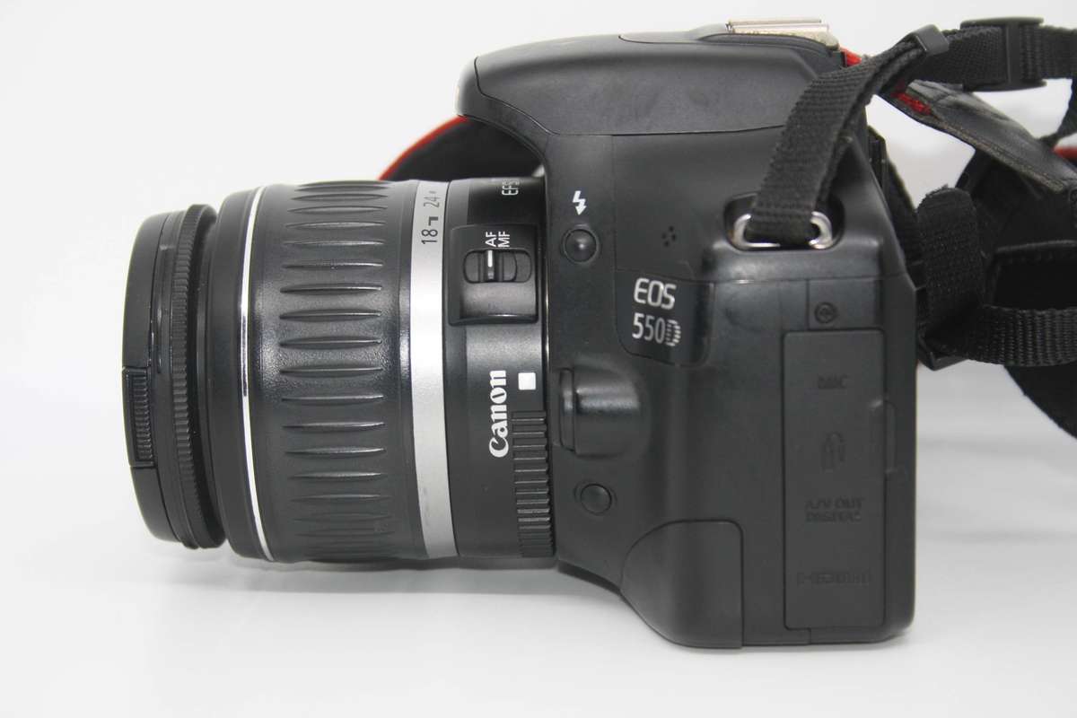 Canon EOS 550D  18 MP CMOS APS-C Digital SLR Camera with 3.0-Inch LCD and EF-S 18-55mm f/3.5-5.6 III