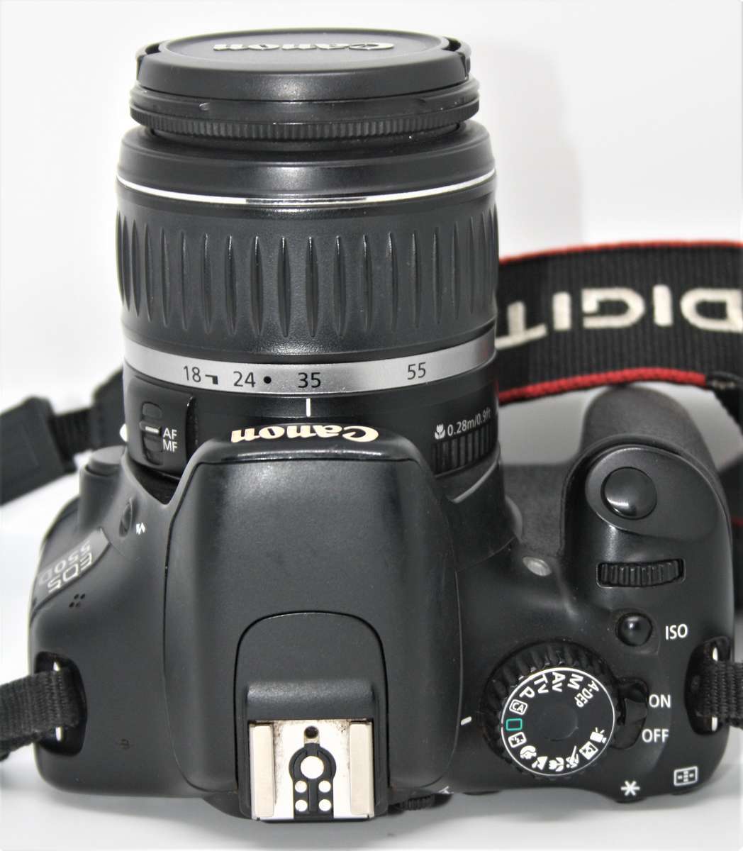 Canon EOS 550D  18 MP CMOS APS-C Digital SLR Camera with 3.0-Inch LCD and EF-S 18-55mm f/3.5-5.6 III