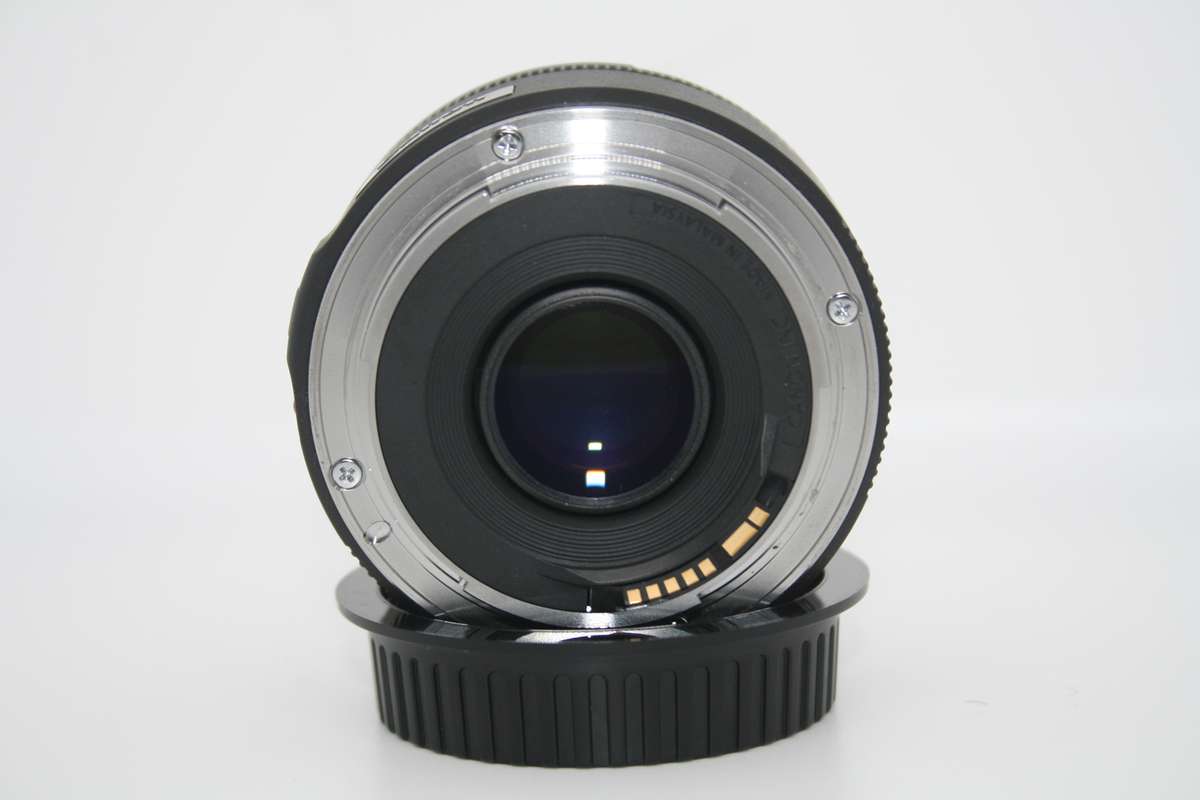 Canon EF 50mm f/1.8 STM Lens IN VERY GOOD CONDITION