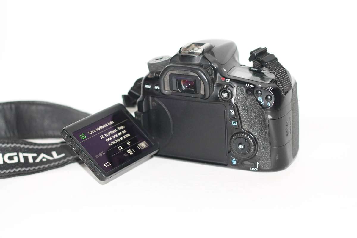 Canon EOS 70D DSLR Camera ( BODY ONLY ) WITH CHARGER