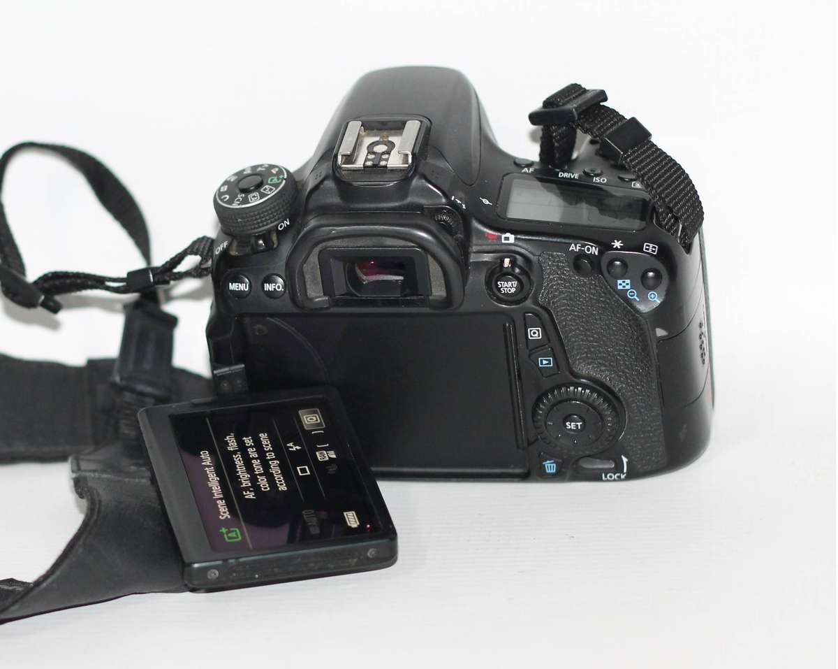 Canon EOS 70D DSLR Camera ( BODY ONLY ) WITH CHARGER