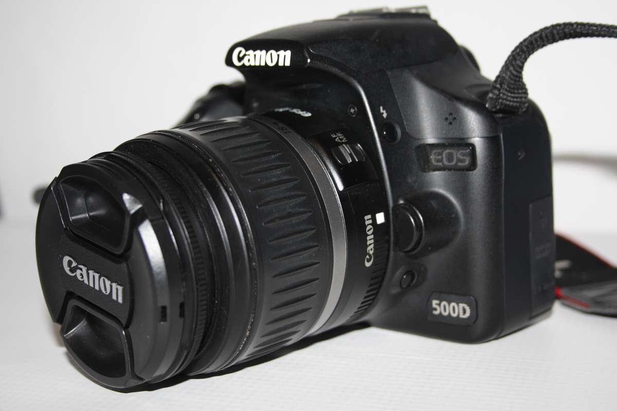 Canon EOS 500D 15MP Digital SLR ,FULL HD VIDEO  With /EF-S 18-55mm f/3.5-5.6 II Lens