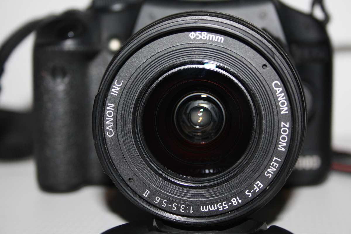 Canon EOS 500D 15MP Digital SLR ,FULL HD VIDEO  With /EF-S 18-55mm f/3.5-5.6 II Lens