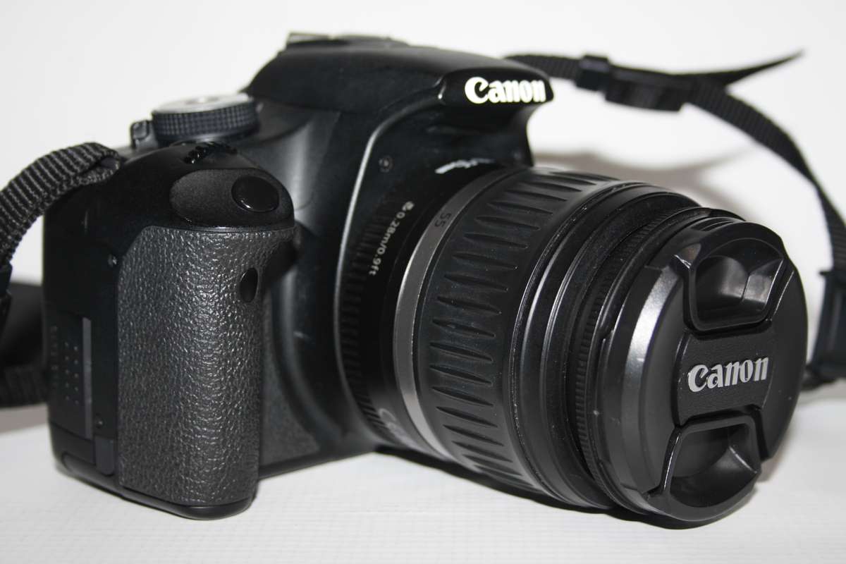 Canon EOS 500D 15MP Digital SLR ,FULL HD VIDEO  With /EF-S 18-55mm f/3.5-5.6 II Lens