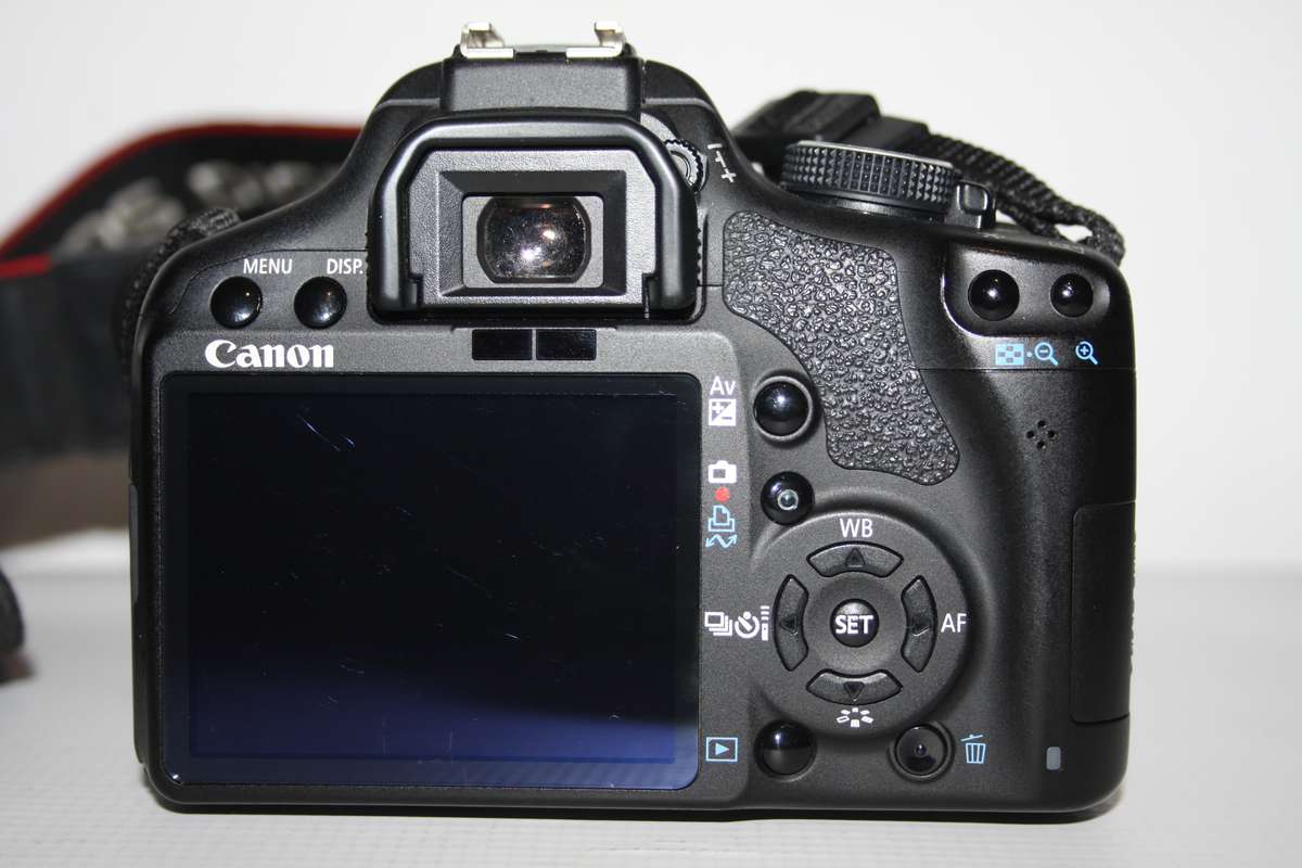 Canon EOS 500D 15MP Digital SLR ,FULL HD VIDEO  With /EF-S 18-55mm f/3.5-5.6 II Lens
