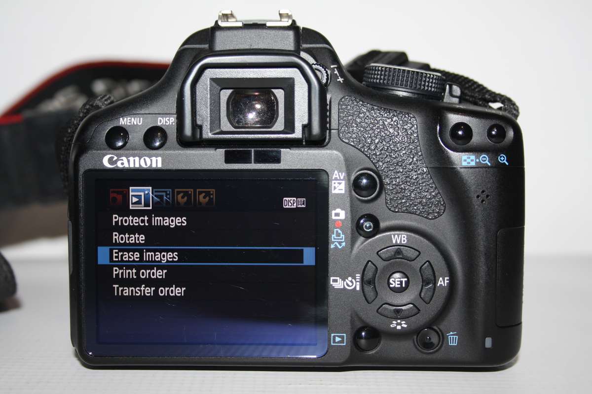 Canon EOS 500D 15MP Digital SLR ,FULL HD VIDEO  With /EF-S 18-55mm f/3.5-5.6 II Lens