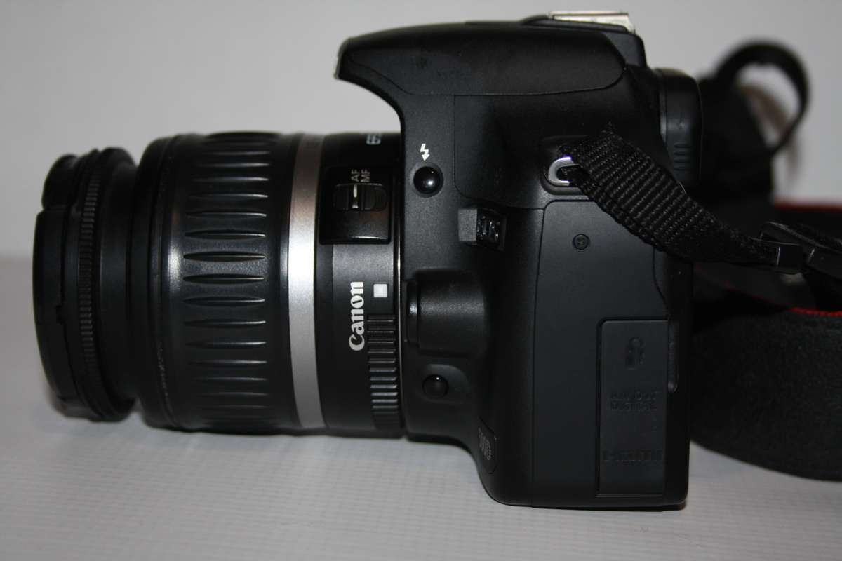 Canon EOS 500D 15MP Digital SLR ,FULL HD VIDEO  With /EF-S 18-55mm f/3.5-5.6 II Lens