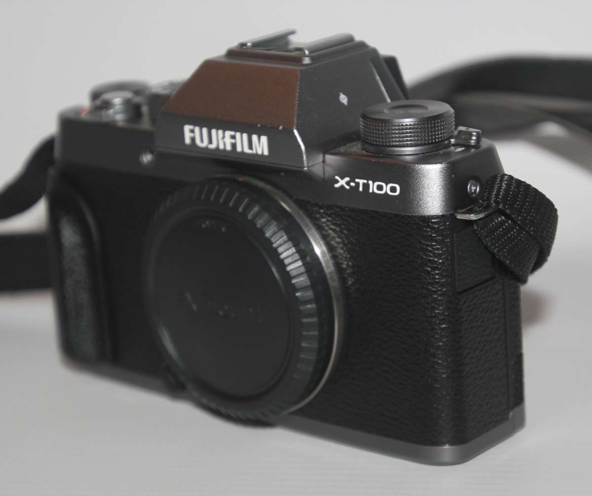 FUJIFILM X-T100 Mirrorless Digital Camera (Body Only, Black)