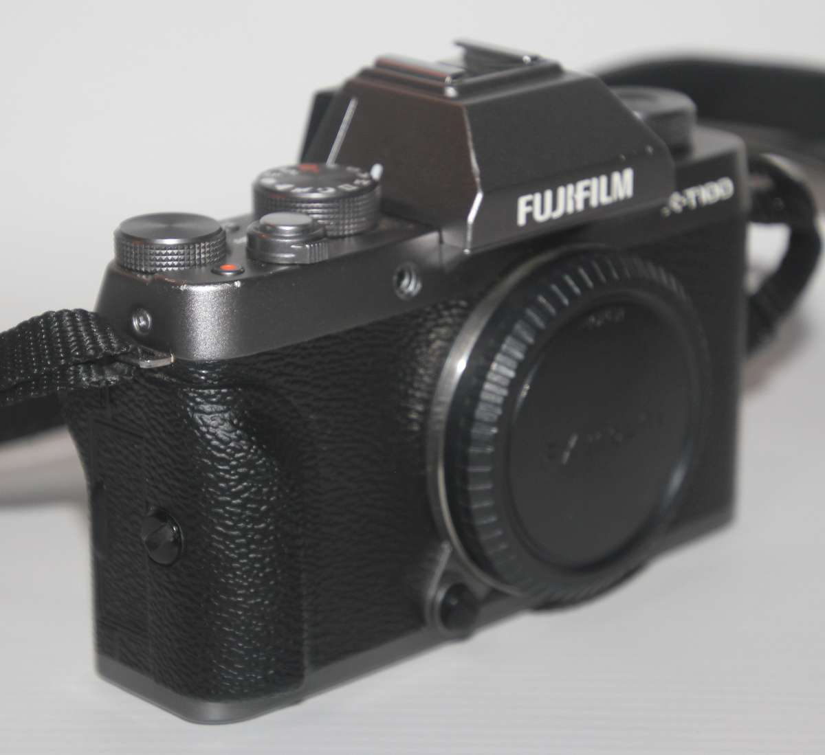 FUJIFILM X-T100 Mirrorless Digital Camera (Body Only, Black)