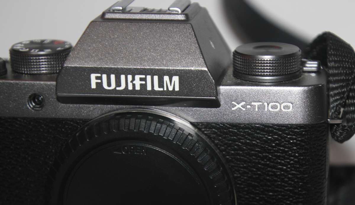 FUJIFILM X-T100 Mirrorless Digital Camera (Body Only, Black)