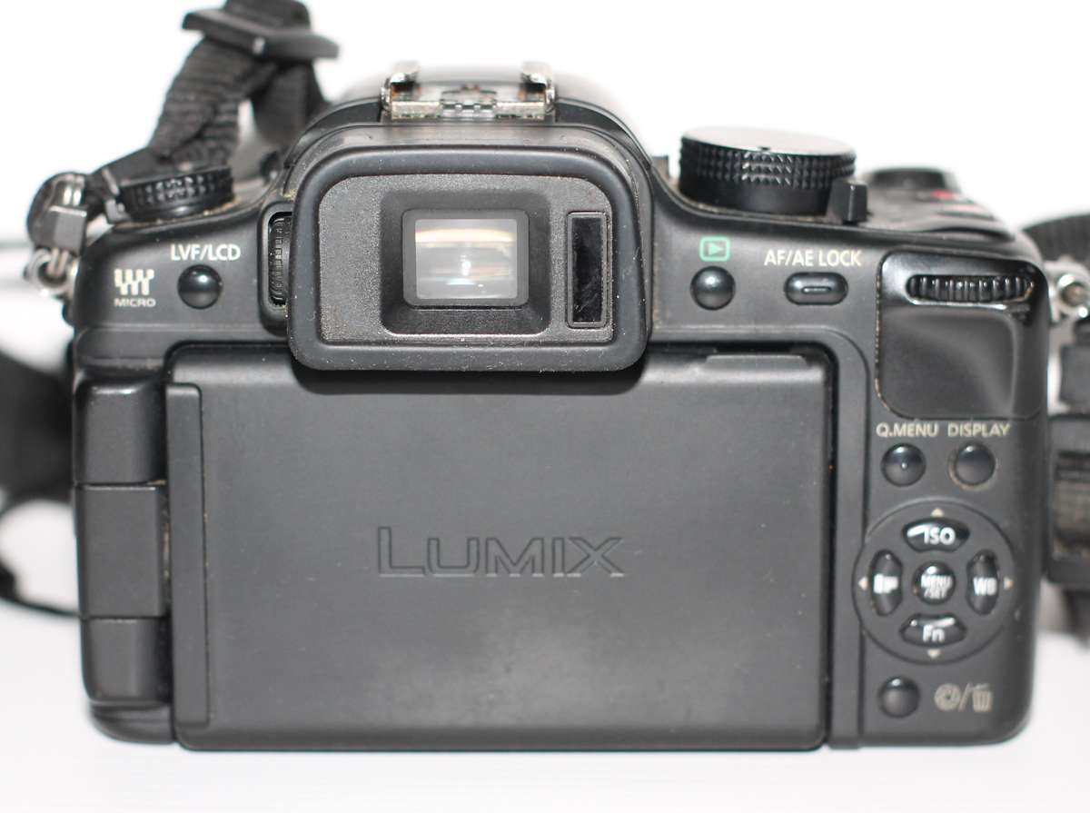 Panasonic Lumix DMC-G2 12.1 MP Live MOS Mirrorless Camera Touch Screen LCD and 14-42mm Lumix G Lens