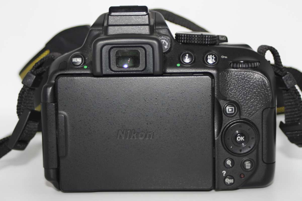 Nikon D5300 DSLR with AF-P DX 18-55mm f/3.5-5.6G VR Zoom Lens