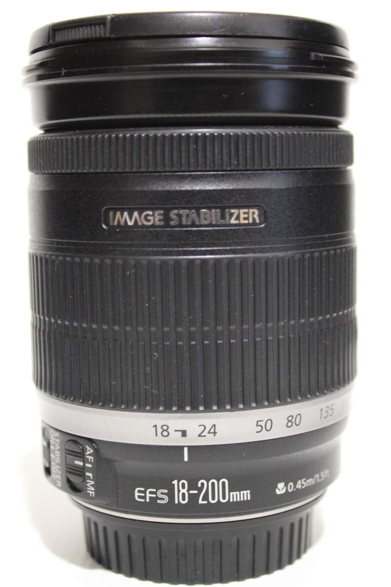 CANON EF-S 18-200mm f/3.5-5.6 IS IN VERY GOOD CONDITION