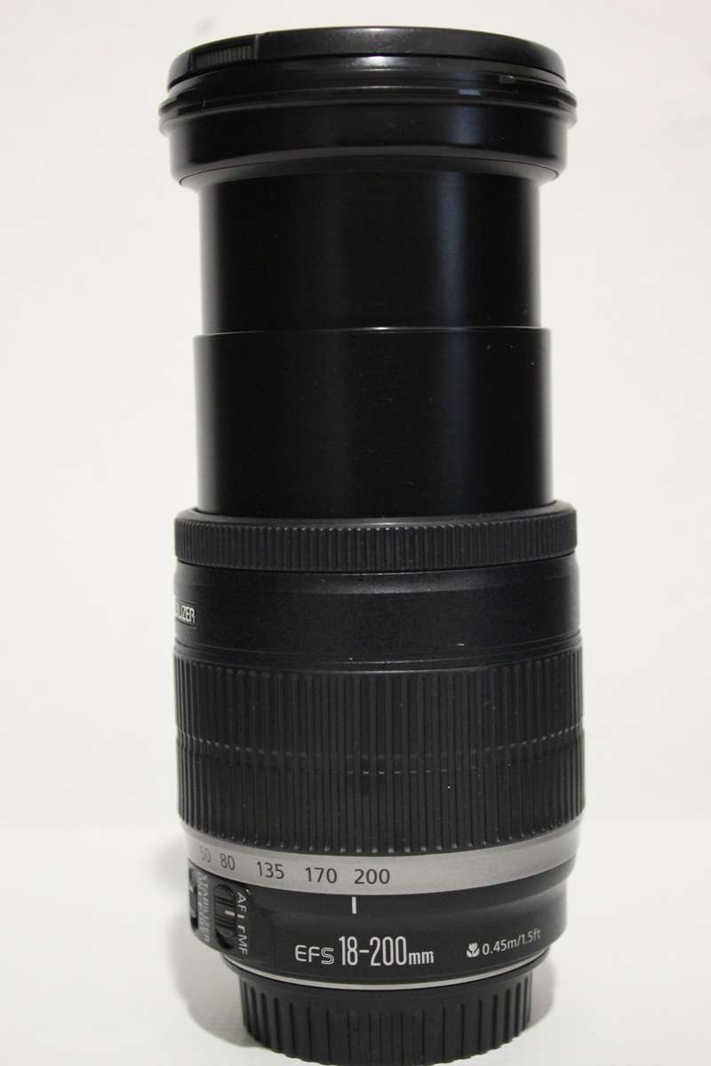 CANON EF-S 18-200mm f/3.5-5.6 IS IN VERY GOOD CONDITION