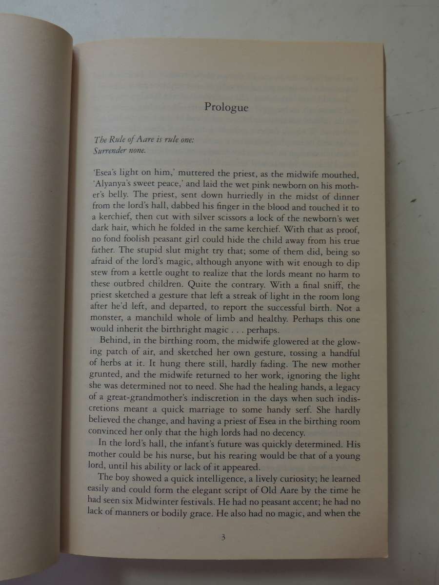 A Legacy of Honour - Elizabeth Moon