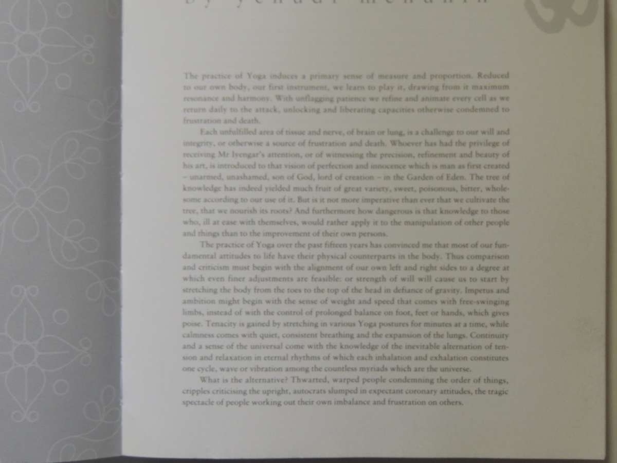 Light On Yoga: The Classic Guide To Yoga From The World's Foremost Authority - B.K.S. Iyengar