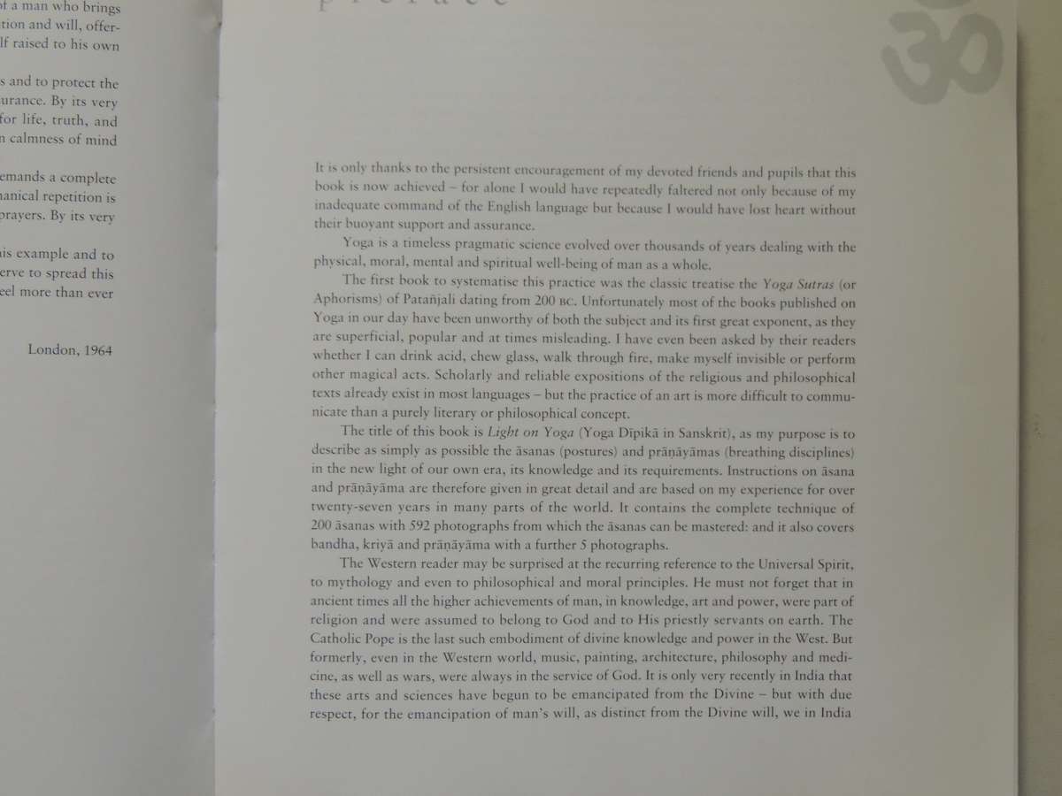 Light On Yoga: The Classic Guide To Yoga From The World's Foremost Authority - B.K.S. Iyengar