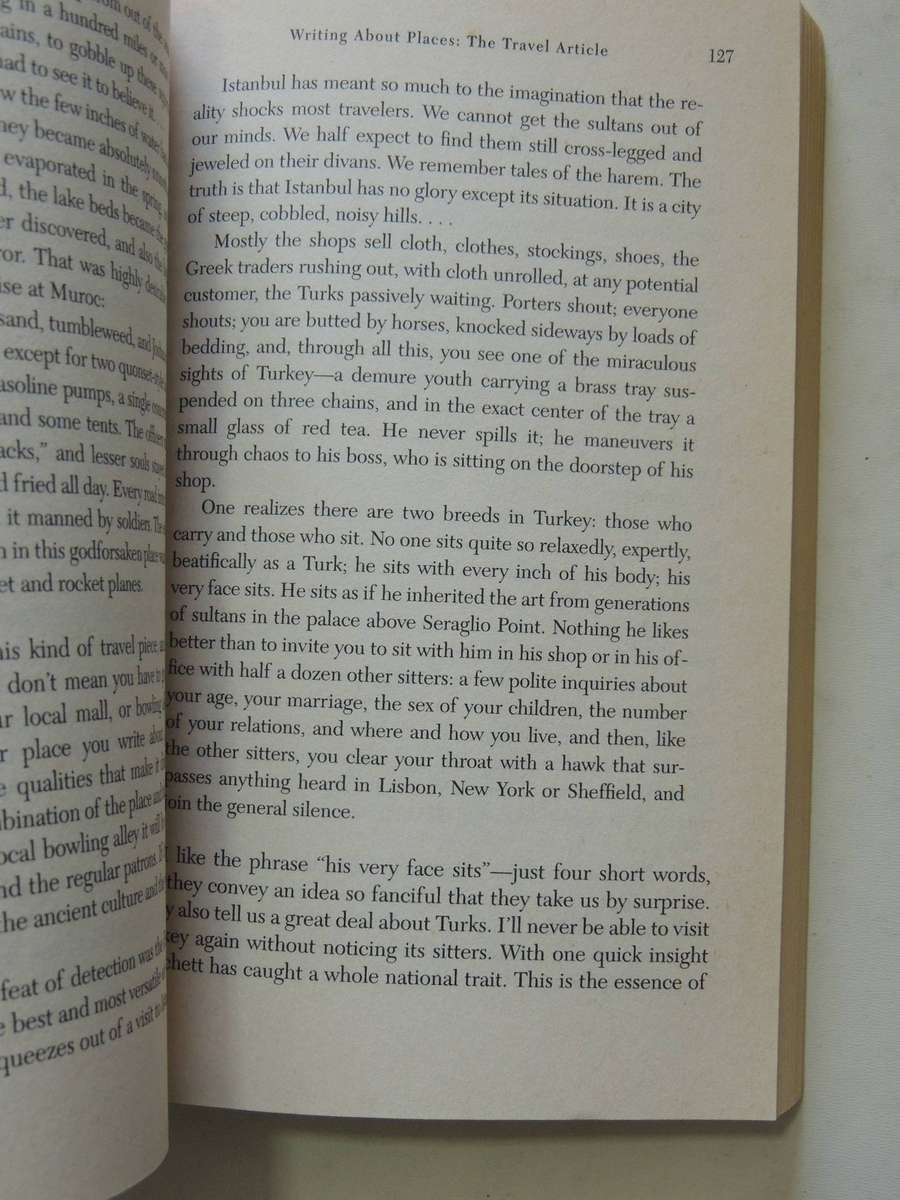 On Writing Well: The Classic Guide To Writing Nonfiction - William Zinsser