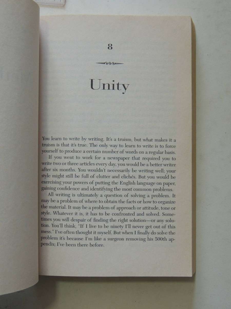 On Writing Well: The Classic Guide To Writing Nonfiction - William Zinsser