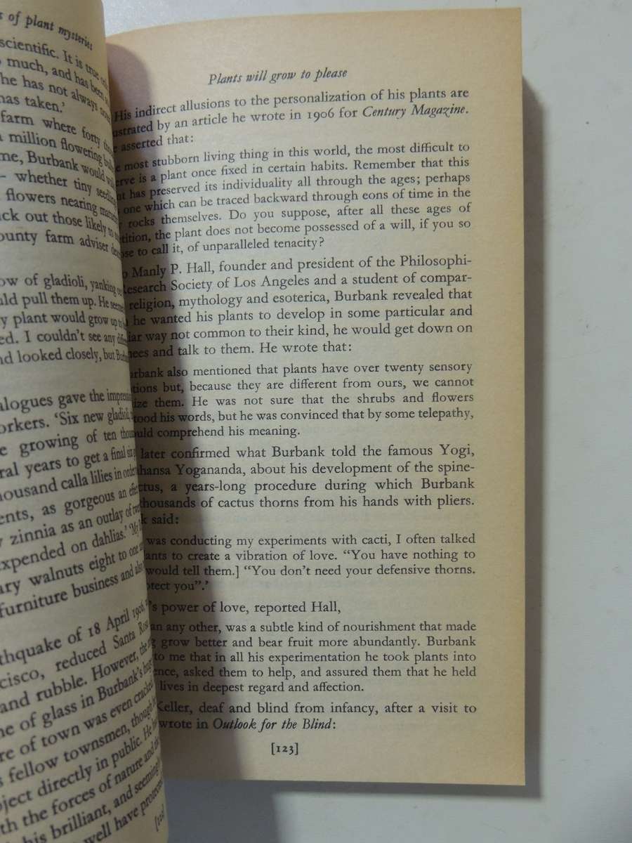 The Secret Life Of Plants - Peter Tompkins & Christopher