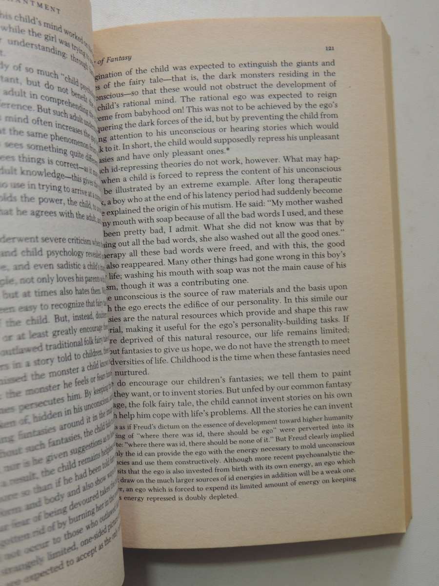 The Uses Of Enchantment: The Meaning And Importance Of Fairy Tales - Bruno Bettelheim