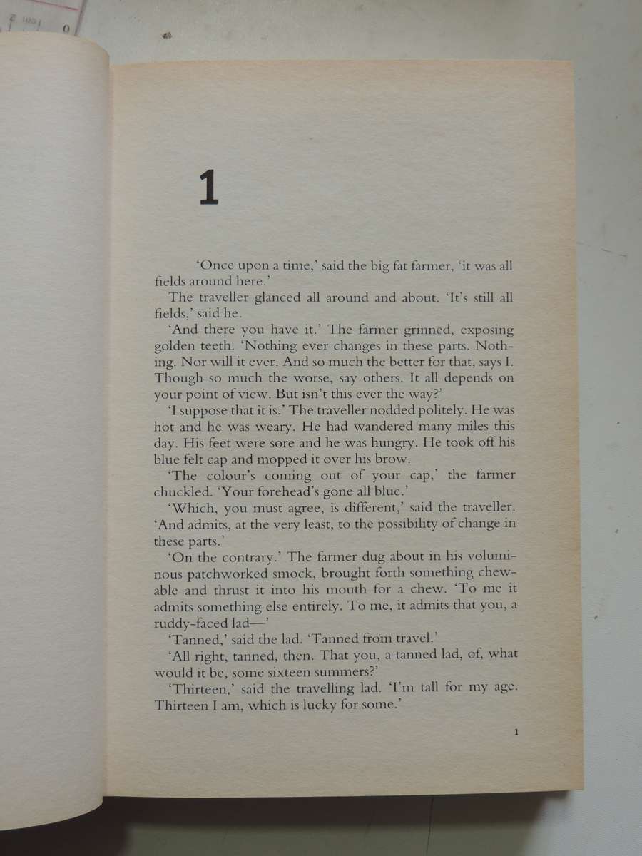 The Hollow Chocolate Bunnies of the Apocalypse - Robert Rankin